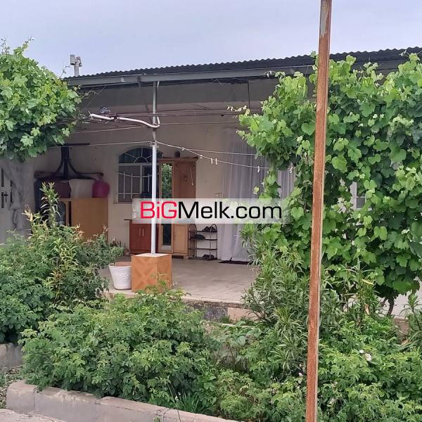 ۱۹۸۰ متر باغچه با ۱۴۰متر بنا آب برق گاز سند تک برگ رسمی