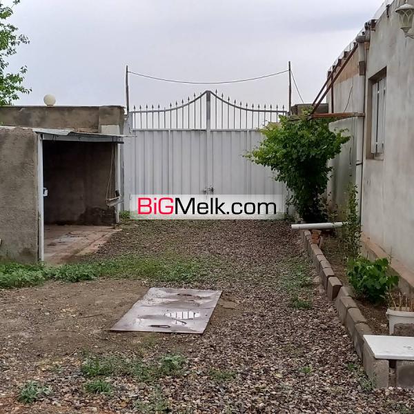 ۱۹۸۰ متر باغچه با ۱۴۰متر بنا آب برق گاز سند تک برگ رسمی