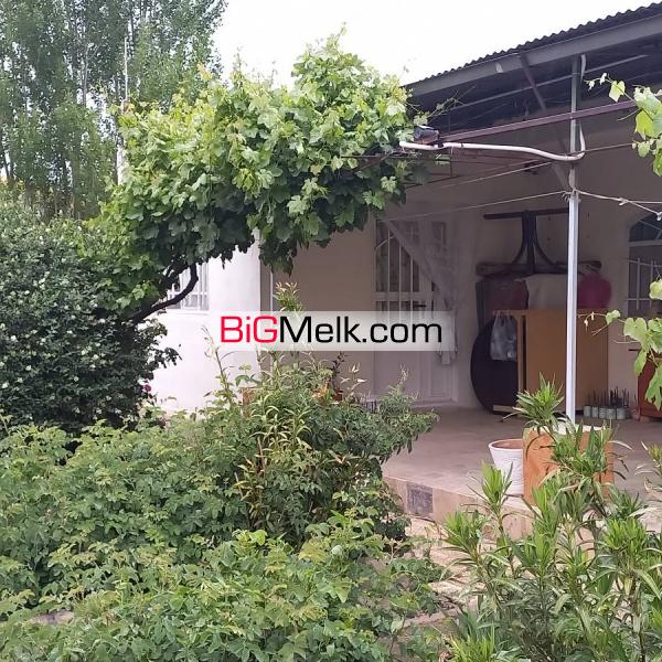 ۱۹۸۰ متر باغچه با ۱۴۰متر بنا آب برق گاز سند تک برگ رسمی
