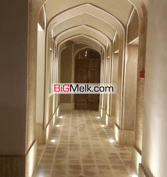 فروش هتل سنتی فول تجهیز و کلید نخورده در کاشان