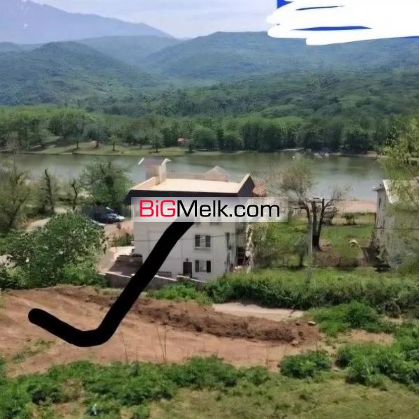 زمین با ویوی رویایی دریاچه عروس حلیمه جان